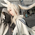 プラチナ『アークナイツ』／四巫日モミ（Instagram：momihi__444）