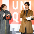 「ユニクロ 新宿本店　特別コレクション」記者発表会に登壇した綾瀬はるかと松下洸平