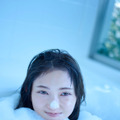 辻野かなみ1st写真集「Kanami Tsujino」イベント限定版裏表紙カット　(C)SDP