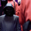 場面写真（フロントマン）　Netflixシリーズ「イカゲーム」シーズン1：独占配信中、シーズン２：12月26日（木）世界独占配信