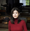 実写ドラマ「アリスさんちの囲炉裏端」で主演を務める馬場ふみか　(C)キナミブンタ／集英社・「アリスさんちの囲炉裏端」製作委員会