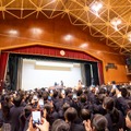 ゆうちゃみとHIPPYが登場した千葉・松戸市立松戸高等学校のサプライズイベント