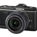 標準ズーム使用の「OLYMPUS PEN E-P2レンズキット」（ブラック）