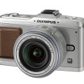 標準ズーム使用の「OLYMPUS PEN E-P2レンズキット」（シルバー）