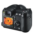 　富士写真フイルムは、有効512万画素1/2.5型CCD「スーパーCCDハニカムV HR」と光学10倍ズームレンズを搭載した高感度デジタルカメラ「FinePix S5200」を9月上旬に発売する。実売予想価格は5万円前後。