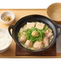 『～あごだし使用～鶏しょうが鍋定食』950円（C）やよい軒