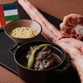 牛テールと焦がし玉葱のスパイシーカレー クスクス添え