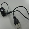 充電ケーブルも携帯しやすいシンプルUSBタイプ。