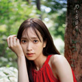 日向坂46・佐々木久美の1st写真集『めくる日々』紀伊國屋書店限定版　撮影/藤原 宏