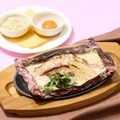 春野菜と燻製ベーコンの包み焼きハンバーグ～マスタードクリームソース～1,180円(税込1,298円)