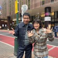 左から中山秀征、ホラン千秋（C）フジテレビ
