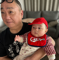 山本圭壱とにこりちゃん（写真は山本圭壱の公式ブログから）