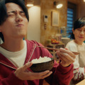 「AJINOMOTO BRANDギョーザ」の新TVCM「ラス1」篇