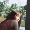 上白石萌歌による写真集『charm charm』　（C）松岡一哲／講談社