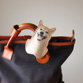 鞄につけてお出かけできる「犬のすがたをしたキーケース」