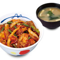 牛焼肉ピリ辛炒め丼（690円）