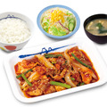 牛焼肉ピリ辛炒め定食（890円）