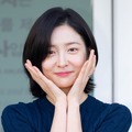 映画での“強烈ベッドシーン”とのギャップがすごい…韓国女優、朝の出国でも爽やかな笑顔で登場【独自写真】