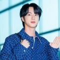 「兄妹みたい」の声も…BTS・JIN、Netflixバラエティ共演者と“仲良し3SHOT”【PHOTO】