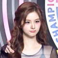 NMIXX・ソリュン、「妖精みたいなお顔」からは想像できない“縦線くっきり”腹筋【PHOTO】