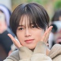 「頭身バグってる」&TEAM・K、桜の下で見せた“CG級スタイル”にファン騒然【PHOTO】