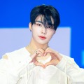 「骨格がズルすぎる」ZEROBASEONEパク・ゴヌク、スーツ姿で一層際立つ肩幅の広さ【PHOTO】