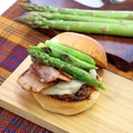 富良野ぷちぷちバーガー「富良野産アスパラと道産モッツアレラチーズの富良野和牛ベーコンチーズハンバーガー」1,674円(1個)