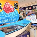 札幌蟹販「全長約3mの舟形水槽」