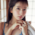 斉藤里奈（撮影／唐木貴央、ヘアメイク／新井祐美子、スタイリング／八杉直美）