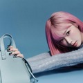 「海辺デートみたい…」aespa・ジゼル、ビーチで魅せたピンクヘア×夕陽ショットにファンうっとり【PHOTO】