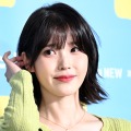 「小顔すぎ！」IU、果実のような爽やかスマイルにファン悶絶【PHOTO】