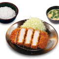 厚切りロースかつ定食　990円（税込）