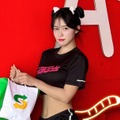 Tシャツがピッチリすぎ…人気韓国チア、溢れんばかりの美スタイルでファンを圧倒「超可愛い！」【PHOTO】