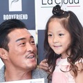 秋山成勲の娘チュ・サラン（13）、雑誌撮影中に号泣…父も目を潤ませたその理由とは？