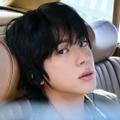 BTS・JINが“フロントマン”に　ポテンシャル引き出す90年代“爽やかグランジ”スタイルに注目
