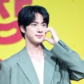 BTS・JIN、甘いマスクに派手なフェザーコート！色気漂う新ALコンセプト写真公開