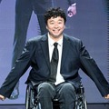 “下半身麻痺”で車椅子生活の韓国歌手、ガソリンスタンドで手伝ってもらえず激怒「商売するな」