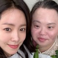 韓国のダウン症女優兼作家、結婚式控えウェディングフォト公開！ハン・ジミンの“双子の姉”役で話題