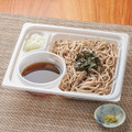 石臼挽きそば粉使用　ざるそば（税込450円）