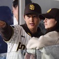 K-POPアイドルの在日コリアンとの婚約で再照明。国際結婚した韓国スターたち