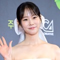“19禁時代劇”出演が話題のKARA・スンヨン、制服風コーデで年齢不詳の美貌披露「高校生かと…」【PHOTO】