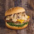 マッシュルームチーズバーガー　ポルチーニクリームソース