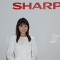 　シャープブースでは、液晶テレビ「AQUOS」シリーズの65V型フルHDモデル「LC-65GE1」と45V型フルHDモデル「LC-45GE2」などを展示。また、同社と早稲田大学の共同研究による高臨場空間システムを紹介している。