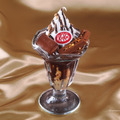 プレミアムパフェ Made with KITKAT　720円（税込）