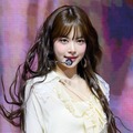 急成長が止まらない…LE SSERAFIM・ウンチェ、網タイツ姿で大人な魅力「ヤバい」【PHOTO】