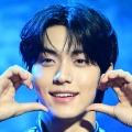 TXT・スビン、高レベルな年上女性の誘惑法に感嘆！恋愛リアリティ番組を見守る姿が話題