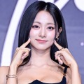 TWICE・ツウィ、肩出しドレスで際立つボリューム感…光沢感ある肌で見せた成熟した色香【PHOTO】