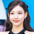 直視できない…TWICE・ナヨン、“胸元ゆるめ”ドレスで魅せた抜群スタイル！「最高すぎ」【PHOTO】