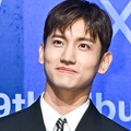 東方神起・チャンミン、“成功したオタク”に！端正なスーツ姿で憧れの選手の結婚式に参列【PHOTO】