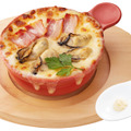 “窯焼きチーズパスタ”播磨灘産牡蠣とベーコンのクリームソース（税込1,639円）